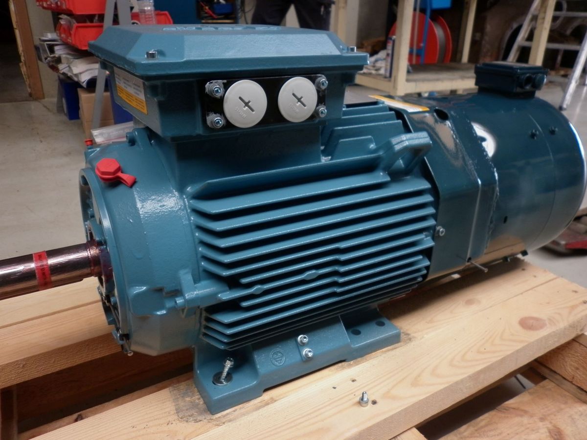 Moteur ABB avec ventilation forcée