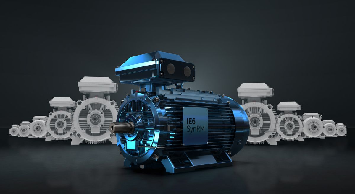 Moteur SynRM IE6 bleu au premier plan devant une gamme de moteurs blancs de tailles croissantes