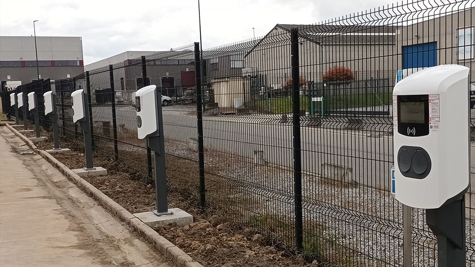 installation de bornes de rechargement pour véhicules électriques chez ABM-TECNA Fleurus