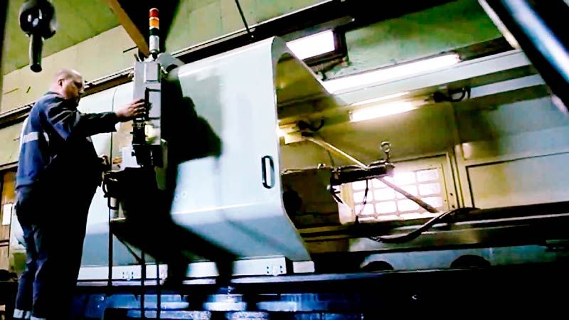 CNC-machine voor de productie van trommels bij Transméca