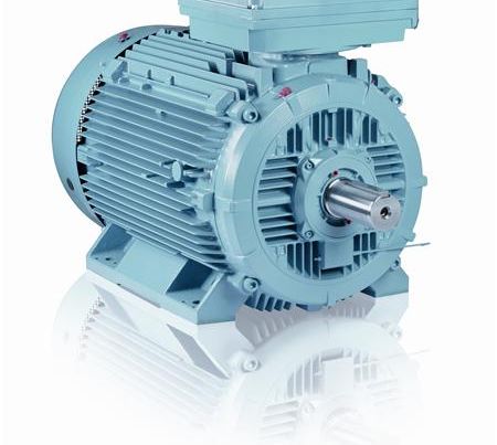 Moteur électrique ABB IE4 à ailettes de refroidissement, boîte à bornes sur le dessus