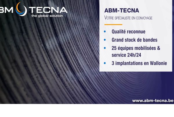 Bande transporteuse enroulée en gros plan : ABM TECNA, spécialiste en convoyage, 25 équipes, 24h/24, 3 implantations