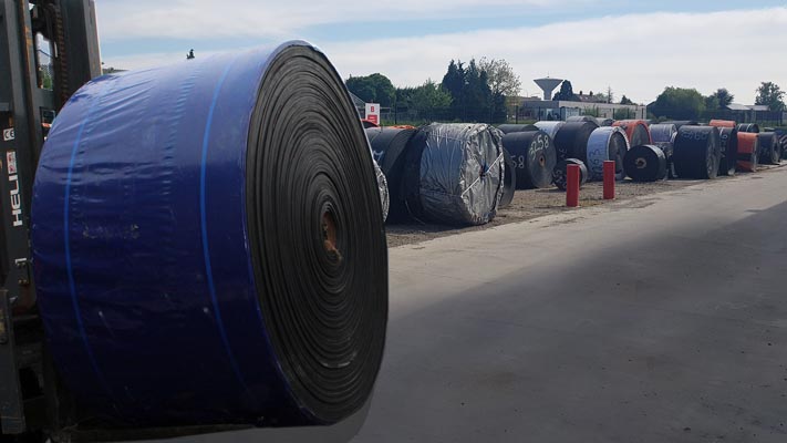 Stock de bandes caoutchouc à Fleurus