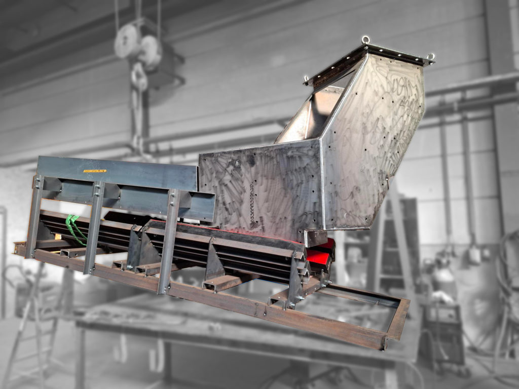 Réalisation sur mesure d'une trémie, de stations d'impact et de guides produit au sein de l'atelier chaudronnerie. Mise en place sur site par nos équipes
