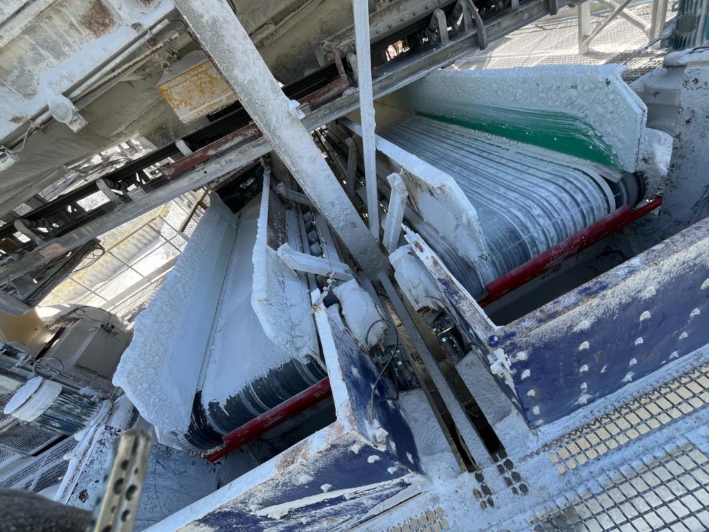 Deux convoyeurs jumeaux équipés de racleurs SJC avec lames TOUT PU