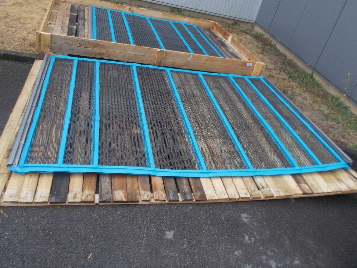 Livraison du jour : Toiles acier pour cribles de Keestrack K6  !